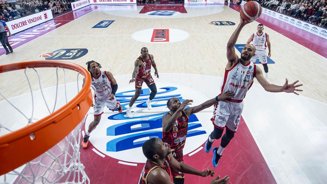 Olimpia Milano ko a Venezia: la stanchezza si fa sentire