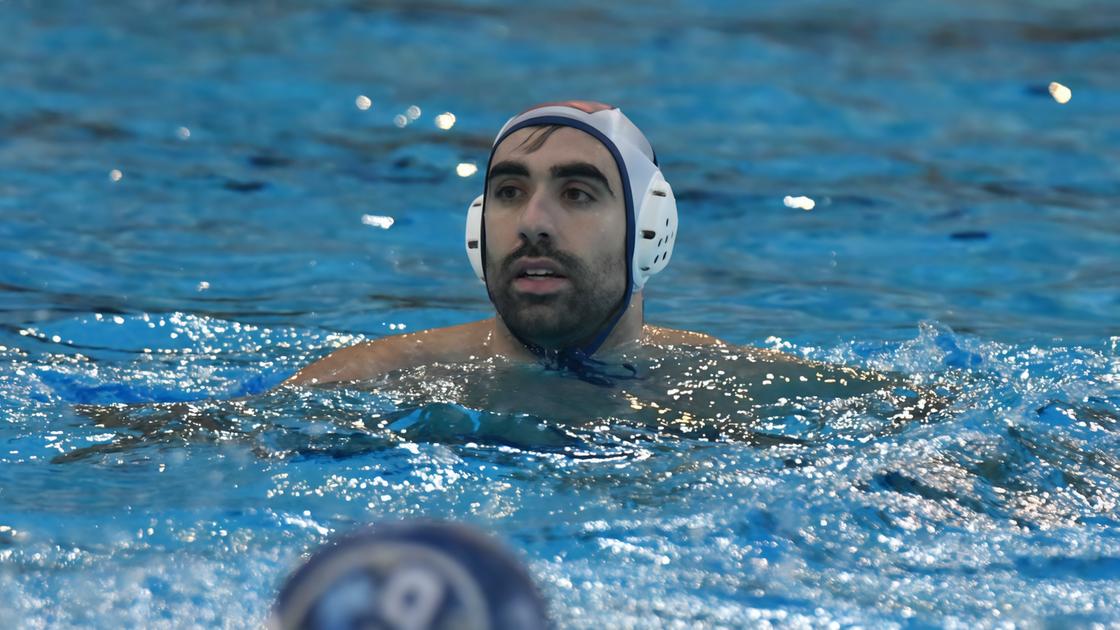 Pallanuoto A1, i ragazzi di Mistrangelo vengono rimontati dai siciliani: decisivo il portiere Tempesti. La De Akker impatta a Siracusa