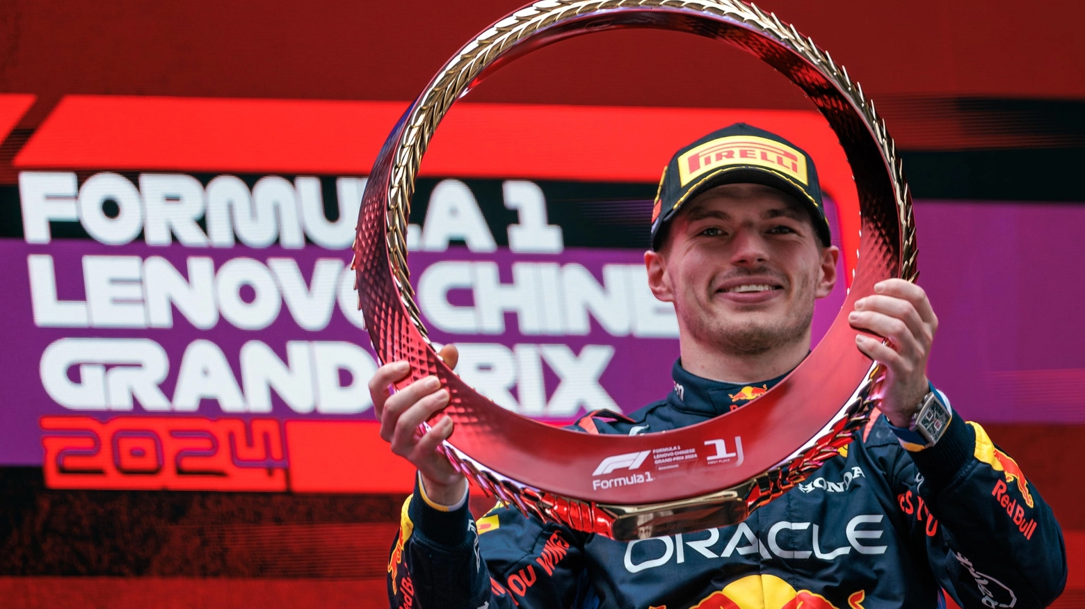 Max Verstappen festeggia la vittoria in Cina
