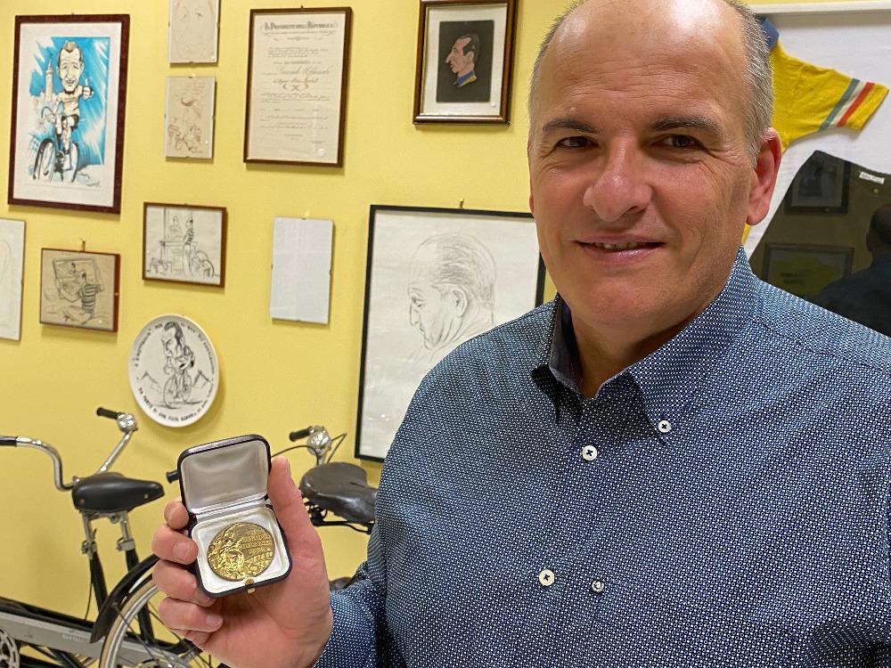 Ciclismo, donata al Museo Gino Bartali la medaglia olimpica vinta da Enzo Sacchi