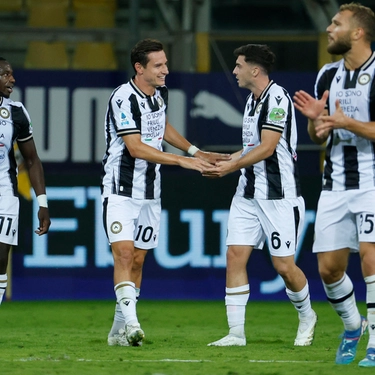 Udinese passa a Parma in rimonta e vola da solo in testa alla classifica di Serie A