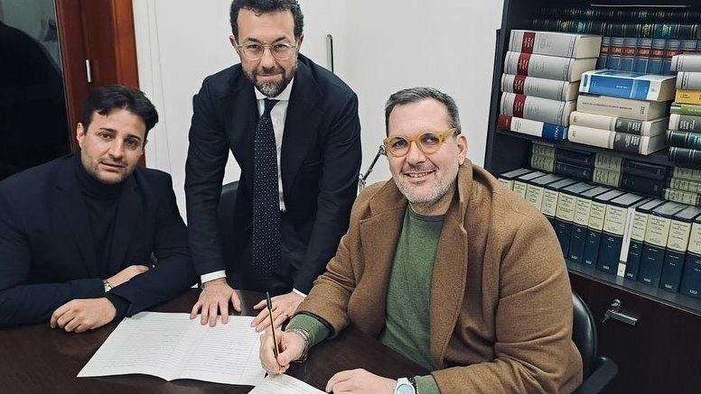 Da sinistra, l’agente sportivo Jonathan Tranquilli, il notaio Alessandro Zampaglione e l’ex presidente dello United Pasquale Cassese