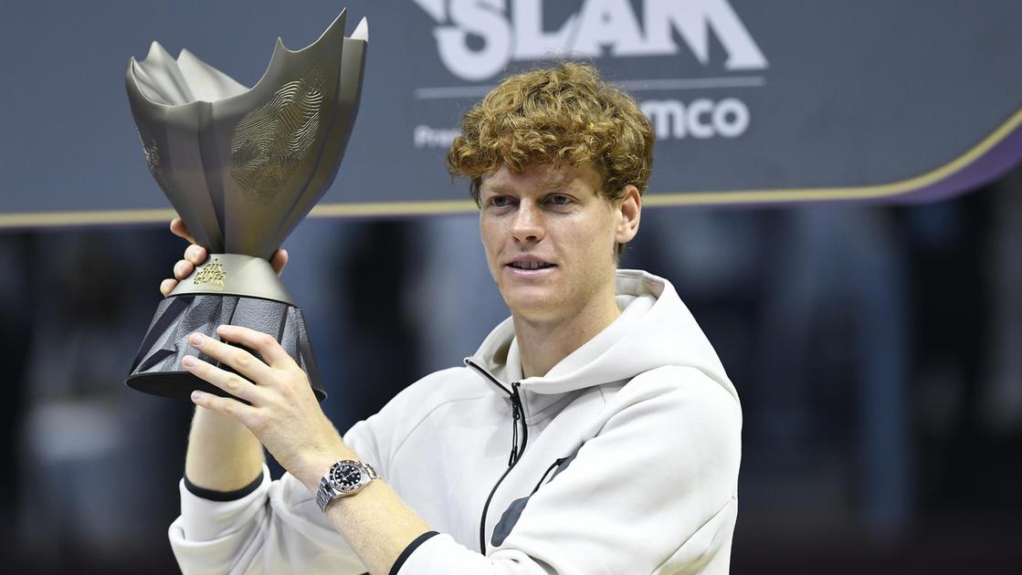 https://sport.quotidiano.net/image-service/view/acePublic/alias/contentid/MGRiM2E1NTQtNmRmNi00/1/jannik-sinner-ha-appena-vinto-il-six-kings-slam-in-arabia-saudita.jpeg?f=16:9&w=1200&h=630