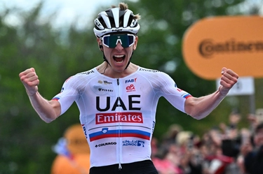 Giro d'Italia 2024, tappa 2: Pogacar domina a Oropa ed è in maglia rosa. Ordine d'arrivo e classifica