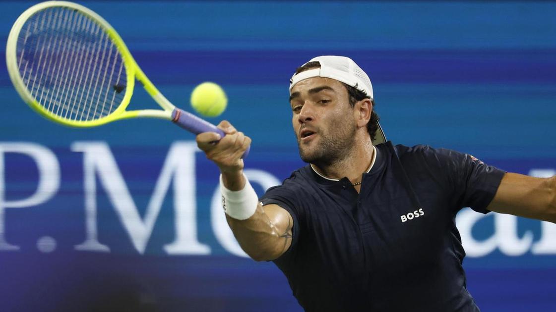 https://sport.quotidiano.net/image-service/view/acePublic/alias/contentid/MGU4YzJmM2EtNmFlZC00/0/coppa-davis-tocca-a-berrettini-contro-il-baby-talento-fonseca.jpeg?f=16:9&w=1200&h=630