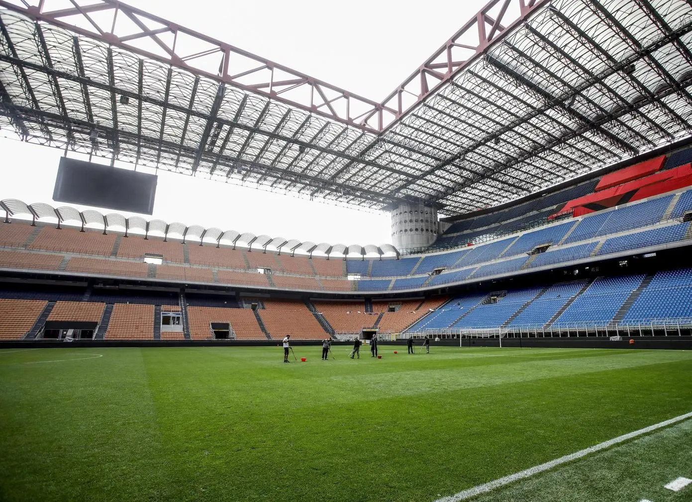 San Siro, la Scala in salita. Non ospiterà la finale della Champions 2027: "Mancano le garanzie»