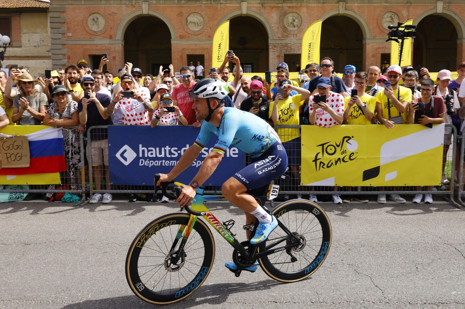 Mark Cavendish a Firenze prima della partenza della tappa