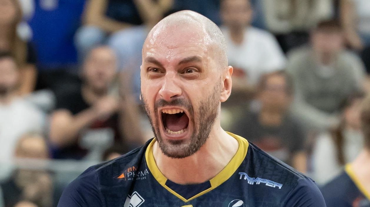 Allianz Powervolley Milano sfida l'Itas Trentino, in testa alla classifica. Kaziyski, ex capitano trentino, si prepara per un match importante.