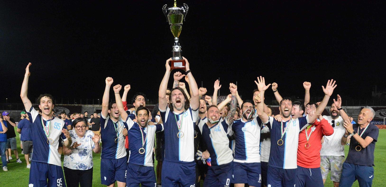 https://sport.quotidiano.net/image-service/view/acePublic/alias/contentid/MTNlZGJjODctNzhhYi00/0/badiese-e-corsalone-brindano-al-comunale.jpeg