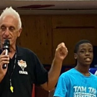 Carlo Caglieris e Massimo Antonelli, la coppia leggendaria della Virtus Bologna torna in campo per aiutare i giovani talenti del basket