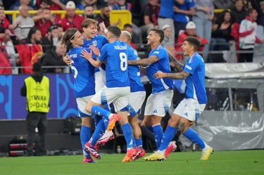 Italia-Albania 2-1: azzurri sotto dopo 23 secondi, poi Bastoni e Barella firmano la rimonta. Debutto ok a Euro 2024