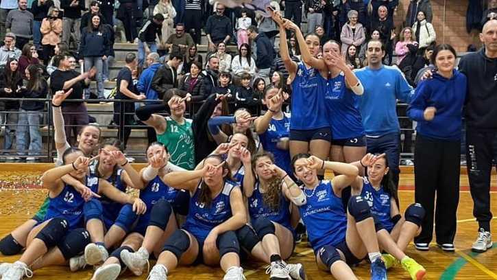 https://sport.quotidiano.net/image-service/view/acePublic/alias/contentid/MTY2M2E1OTctZmYxNi00/0/pietro-larghi-volley-vince-le-f4-le-colligiane-alle-fasi-regionali.jpeg?f=16:9&w=1200&h=630