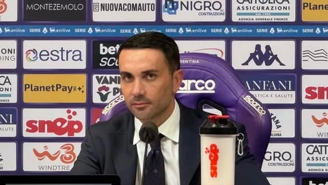 Raffaele Palladino in conferenza stampa dopo la sconfitta contro il Napoli