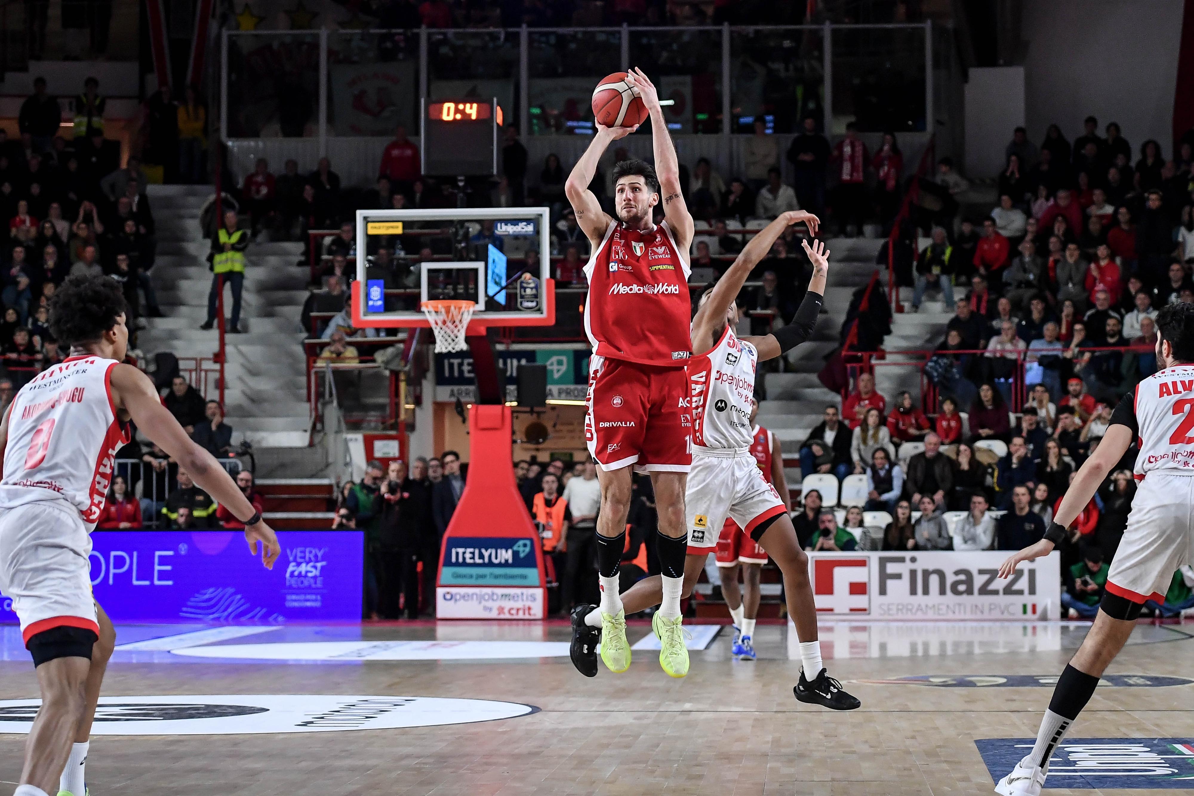 Olimpia Milano, a Varese mancano le energie: terzo ko consecutivo in campionato