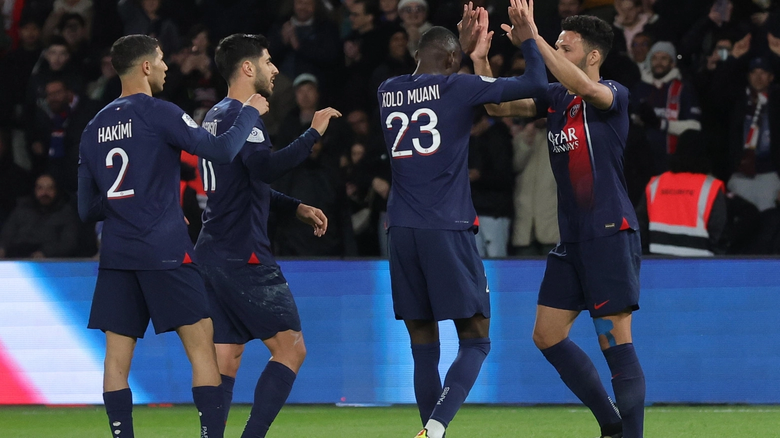 La squadra di Farioli vince una gara importante per la lotta all'Europa contro il Lorient, mentre nella sfida per il secondo posto tra Brest e Monaco i padroni di casa si arrendono 0-2