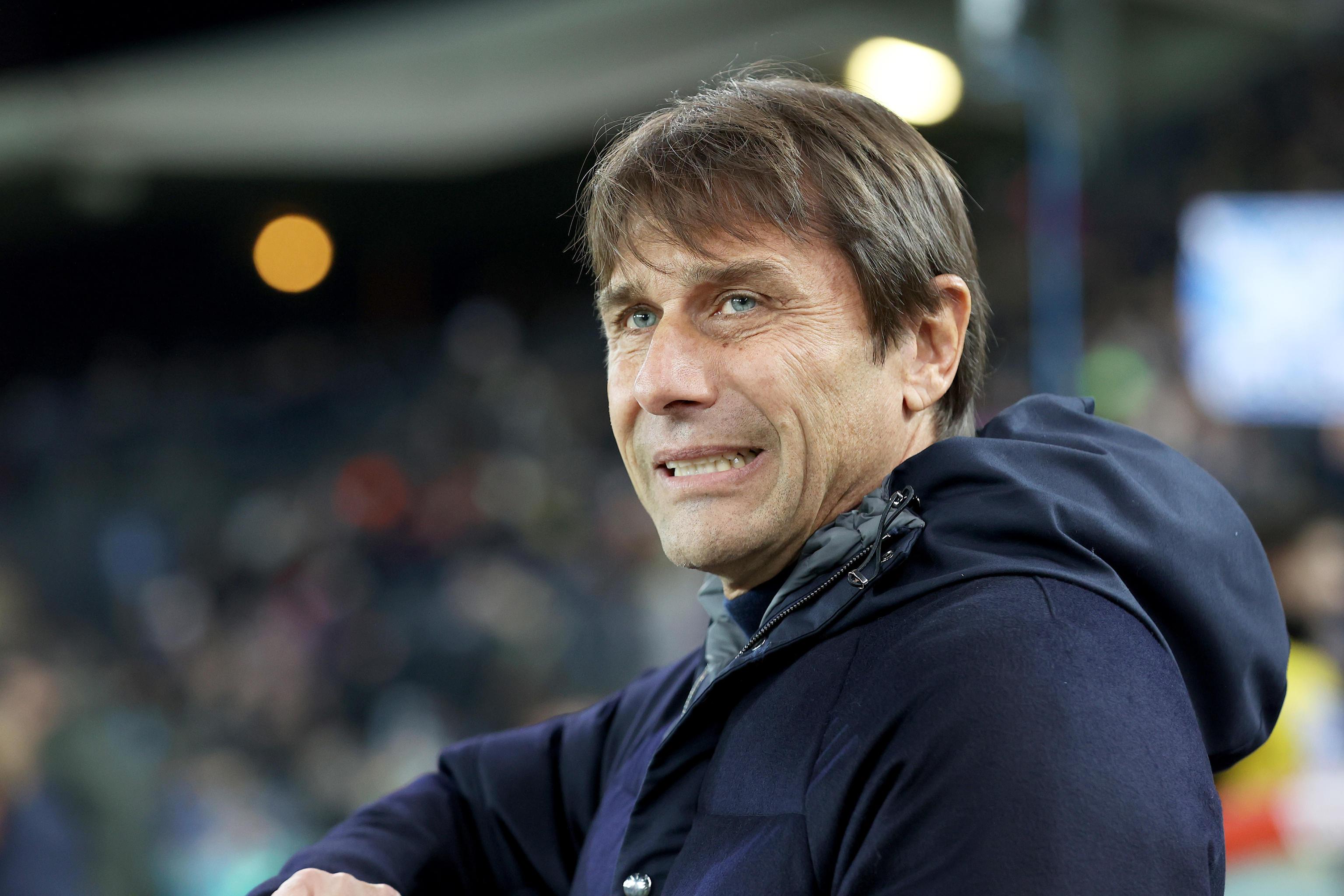 https://sport.quotidiano.net/image-service/view/acePublic/alias/contentid/MTdhMzFjODktNGMxZC00/0/antonio-conte-ansa.jpeg