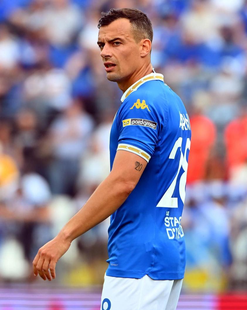 https://sport.quotidiano.net/image-service/view/acePublic/alias/contentid/MTg2N2FhNGItOWQzOS00/1/rinforzi-per-bianco-adorni-in-difesa-e-zeroli-in-mediana-machin-rescinde.jpeg