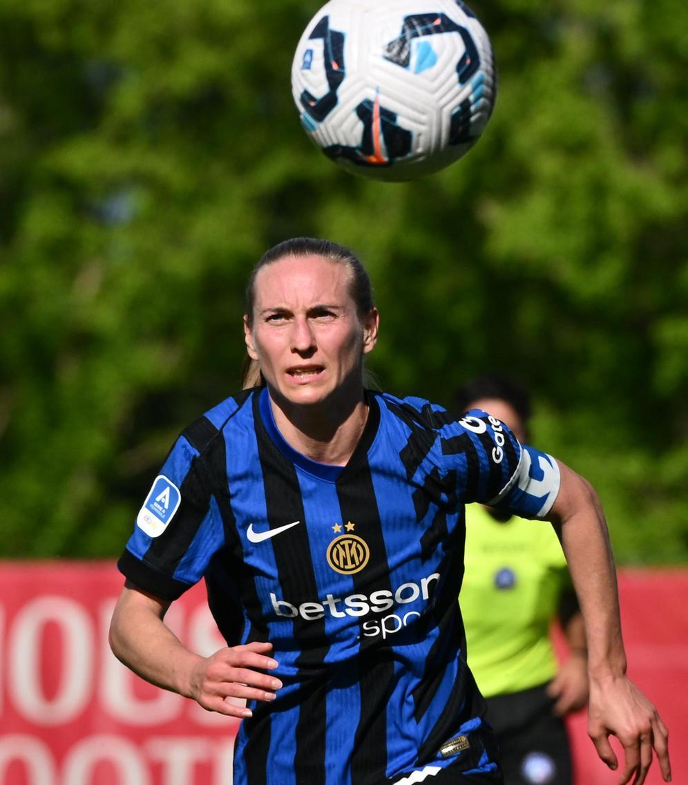 https://sport.quotidiano.net/image-service/view/acePublic/alias/contentid/MTgwZTE0YTYtNGMxZi00/0/il-milan-col-sassuolo-e-linter-va-a-genova-como-ce-la-viola.jpeg