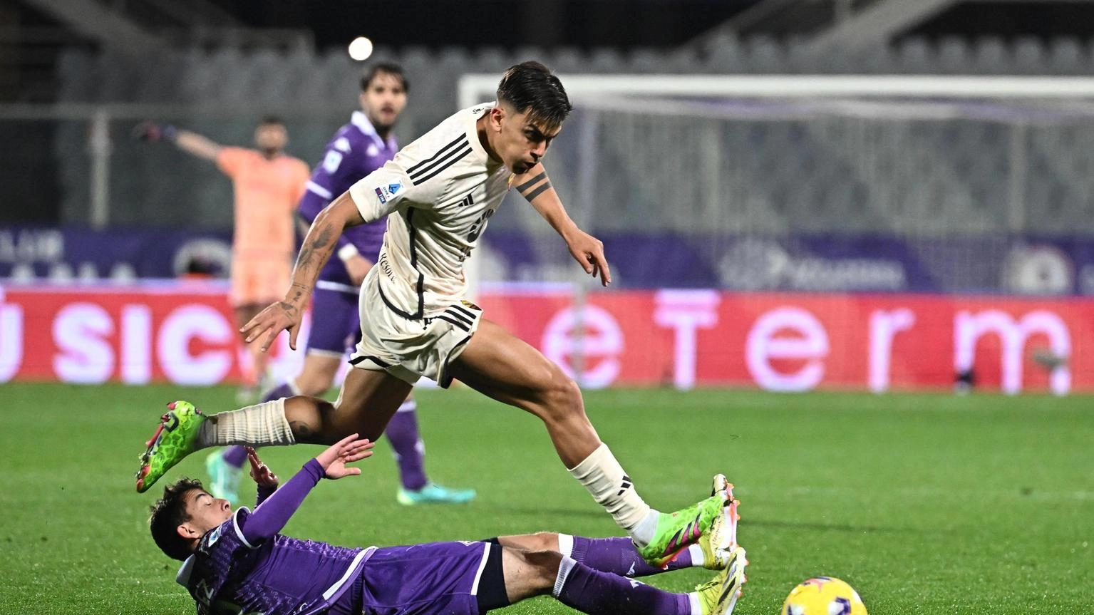 Calcio: Roma, lesione all'adduttore per Dybala, out col Sassuolo