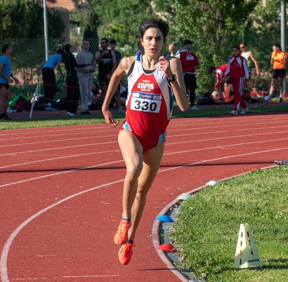 atletica donne che corrono verso il successo
