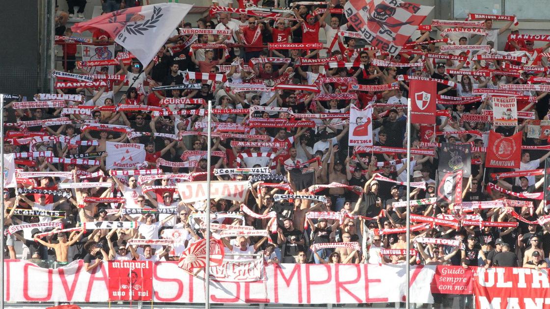 Mantova sul podio del tifo. Brescia, fuga dallo stadio