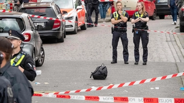 Amburgo, polizia spara a un uomo armato di piccone. Alta tensione prima di Polonia-Olanda