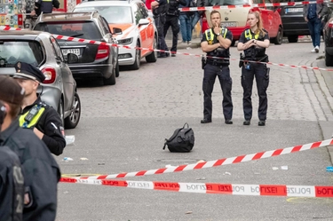 Amburgo, polizia spara a un uomo armato di piccone. Alta tensione prima di Polonia-Olanda