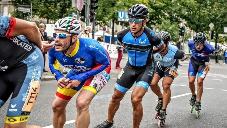 La Berlin Marathon festeggia 50 anni con oltre 60.000 partecipanti. Mirko Rimessi, pattinatore, promuove la donazione di sangue e plasma con i "Giochi DONAlimpici". Avis Ferrara sostiene l'iniziativa.