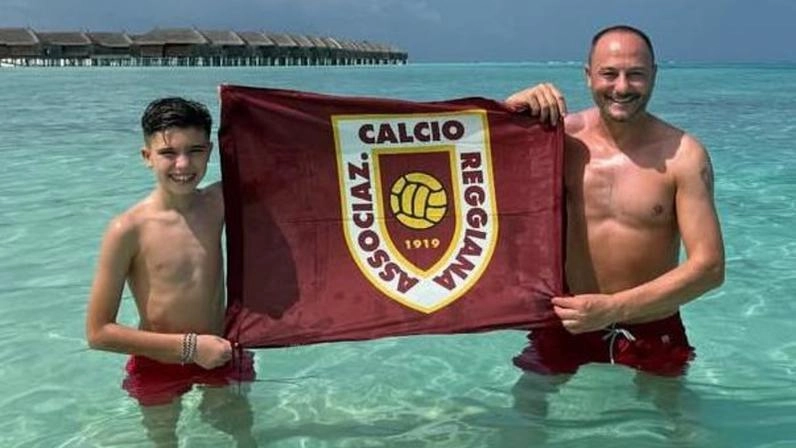 Carmelo Salerno con il figlio Giuseppe: anche alle Maldive il pensiero è per la Regia