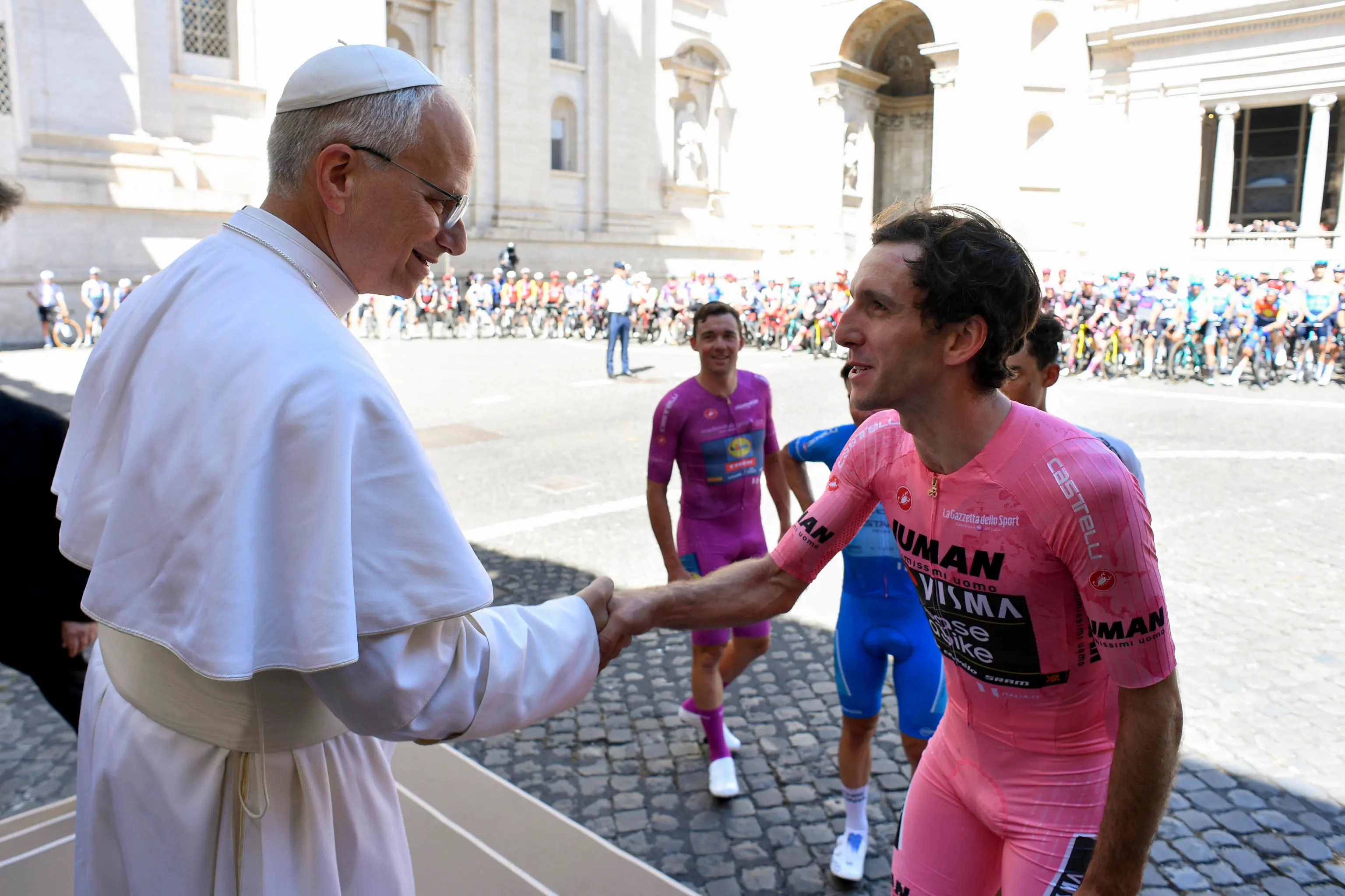 Giro d'Italia 2025, Yates speechless: "I still struggle to believe it"