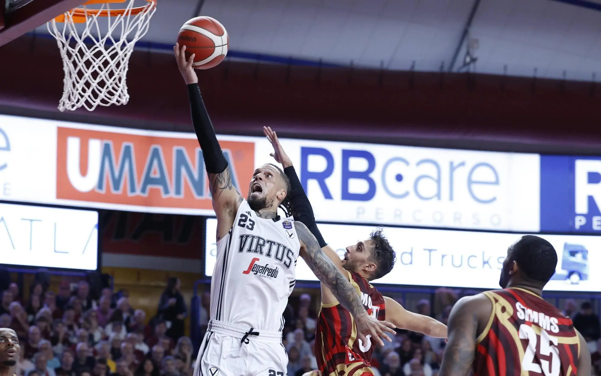 La Virtus aspetta ancora Hackett e Clyburn. Ora serve vincere in Europa: arriva lo Zalgiris