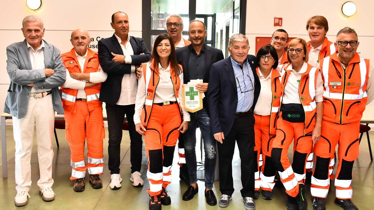 Il presidente della Reggiana, Carmelo Salerno, visita la Croce Verde di Reggio. Condivisione di valori e vicinanza alla comunità al centro dell'incontro.