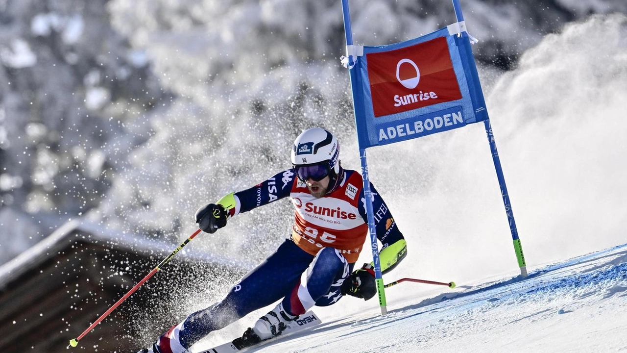 Lo svizzero Loic Meillard guida dopo la prima manche. De Aliprandini è il miglior italiano al 12° posto.