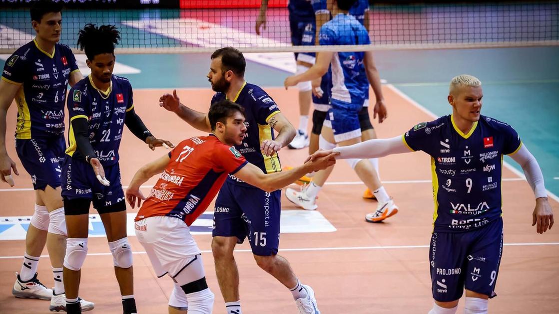 https://sport.quotidiano.net/image-service/view/acePublic/alias/contentid/MWUwMTc0YzUtNzMyYS00/0/valsa-e-adesso-anche-i-playoff-sono-a-rischio.jpeg?f=16:9&w=1200&h=630