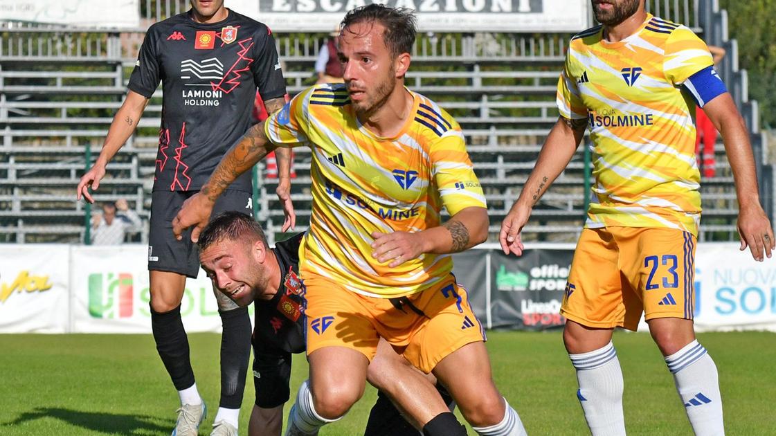 https://sport.quotidiano.net/image-service/view/acePublic/alias/contentid/MWYwNjIzYjgtZmY5Yi00/0/il-derby-va-al-grosseto-follogavo-sbatte-sui-pali.jpeg?f=16:9&w=1200&h=630