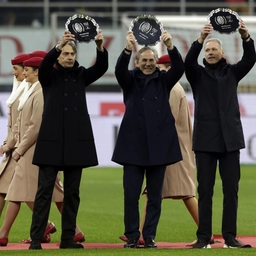 Il Diavolo compie 125 anni. Sfilano le stelle a San Siro. Van Basten e Inzaghi entrano nella Hall of fame