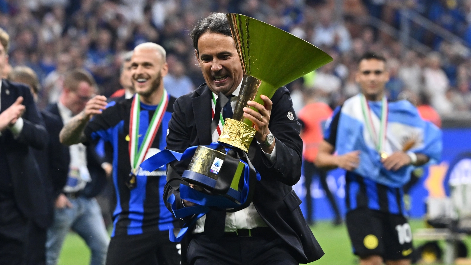 Inzaghi con la coppa: festa scudetto dopo Inter-Lazio (© Roberto Garavaglia/ag. Aldo L)