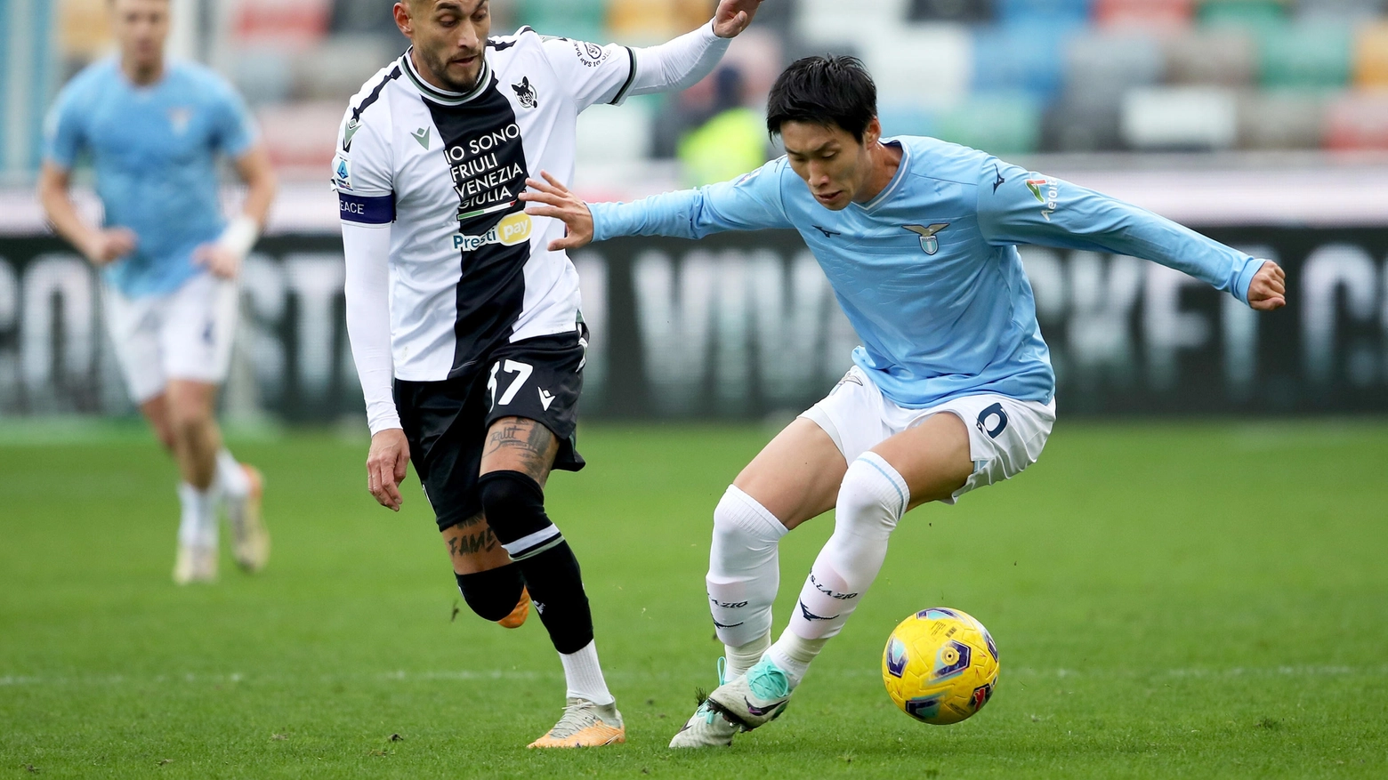 Il club di Premier League vuole convincere il giapponese a lasciare la Lazio