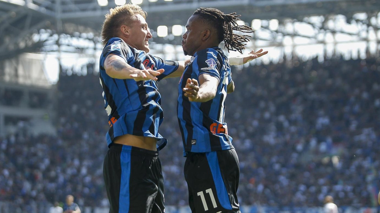 Mateo Retegui (25 anni) e Ademola Lookman (26 anni) autori del primo e del terzo gol nella partita vinta dall’Atalanta