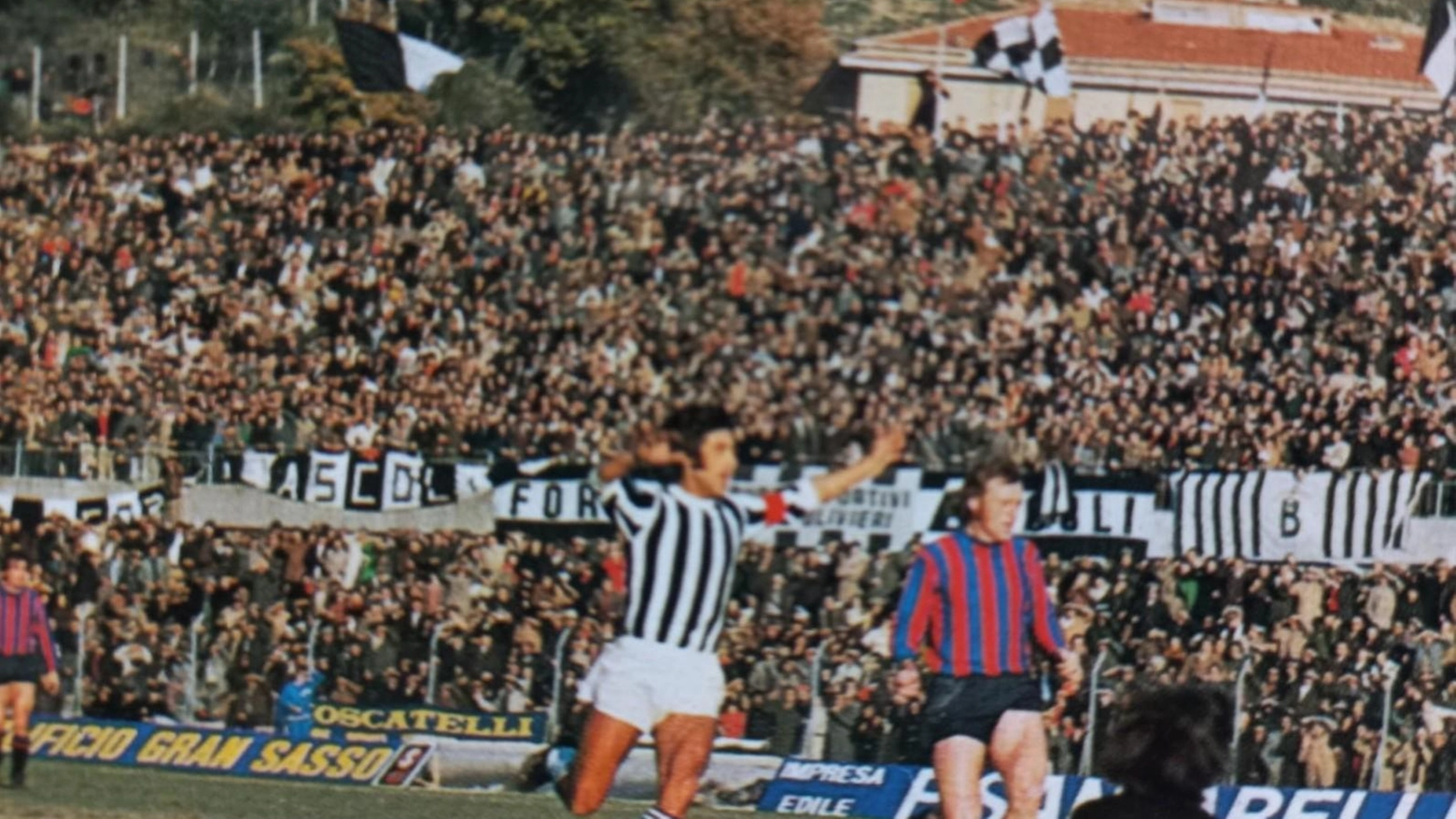 Il 9 giugno 1974 l'Ascoli festeggia la promozione in Serie A, emozioni e ricordi di una squadra indimenticabile. Protagonisti e momenti che restano nel cuore dei tifosi.