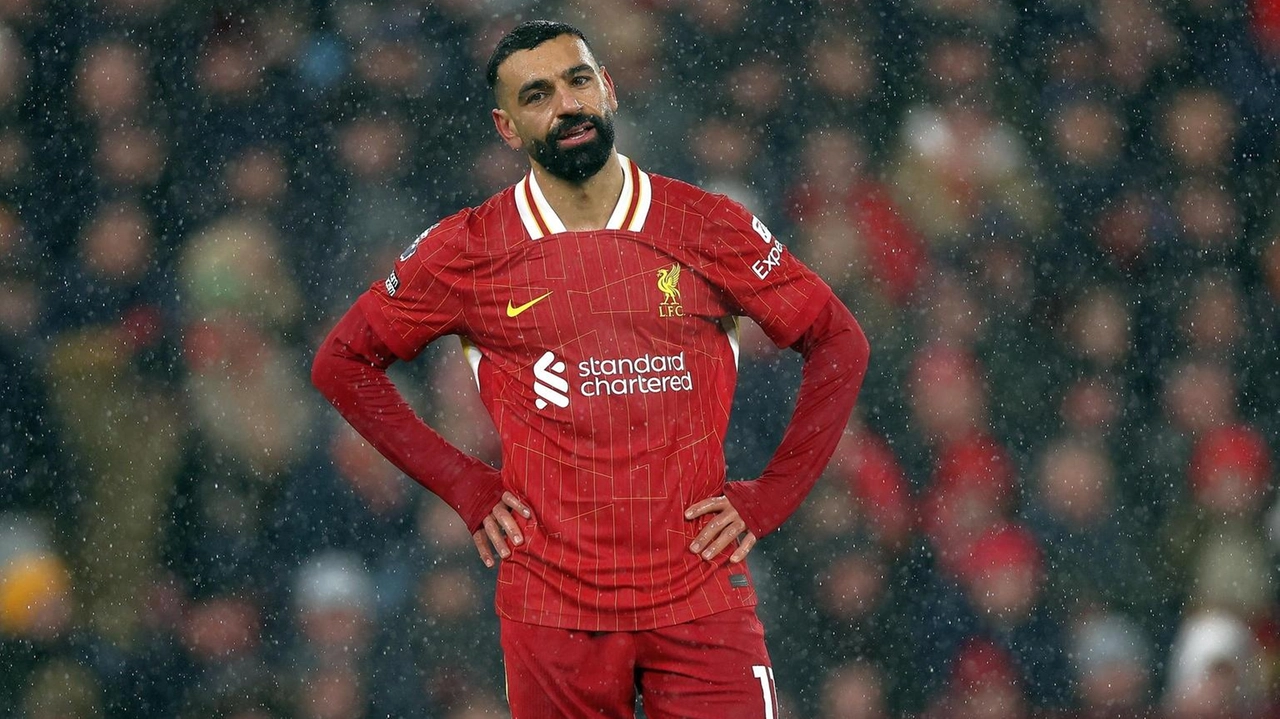 Mohamed Salah criticato da Jamie Carragher per una foto sui social. I tifosi chiedono il rinnovo del contratto.