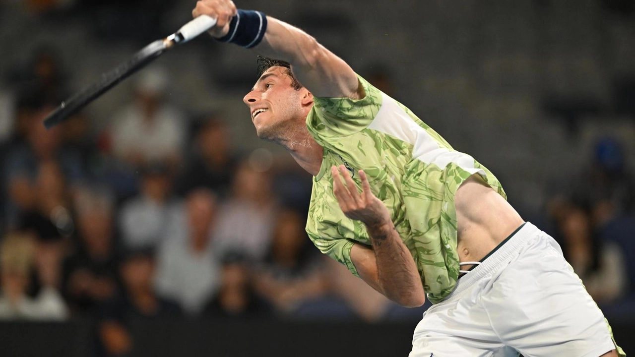 Nonostante la sconfitta al primo turno, Matteo Gigante conquista il pubblico dell'Australian Open firmando autografi.