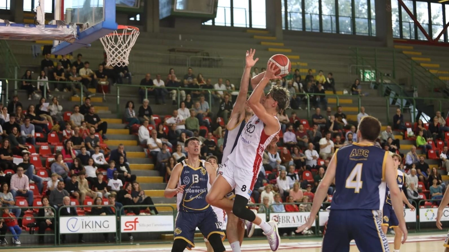 Basket - Serie "B" interregionale maschile. Bcl fa... le scarpe al Solettificio Manetti