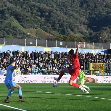 Carrarese-Pisa 1-0, gli apuani vincono il derby