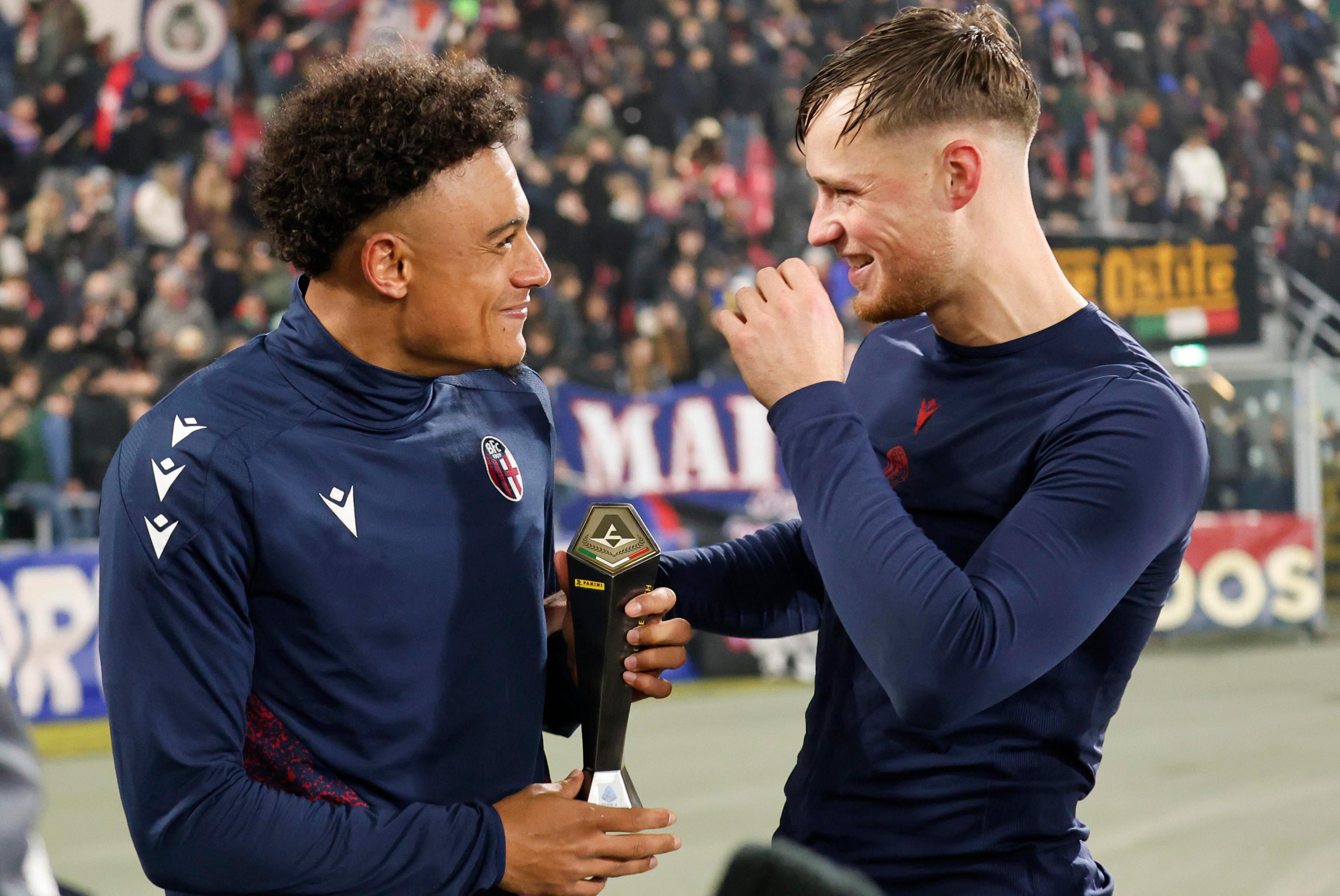 https://sport.quotidiano.net/image-service/view/acePublic/alias/contentid/MjU3ZDAwODYtZDQ3Zi00/0/dan-ndoye-e-sam-beukema-ansa.jpeg