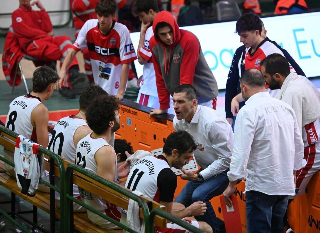 https://sport.quotidiano.net/image-service/view/acePublic/alias/contentid/MjU5ZTc4MDAtODM2Zi00/0/basket-b-maschile-bcl-ricomincia-con-piglio.jpeg