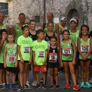 Podismo. Incetta di medaglie per i Runnerini. Tiziana Pizzi si porta a casa l’oro