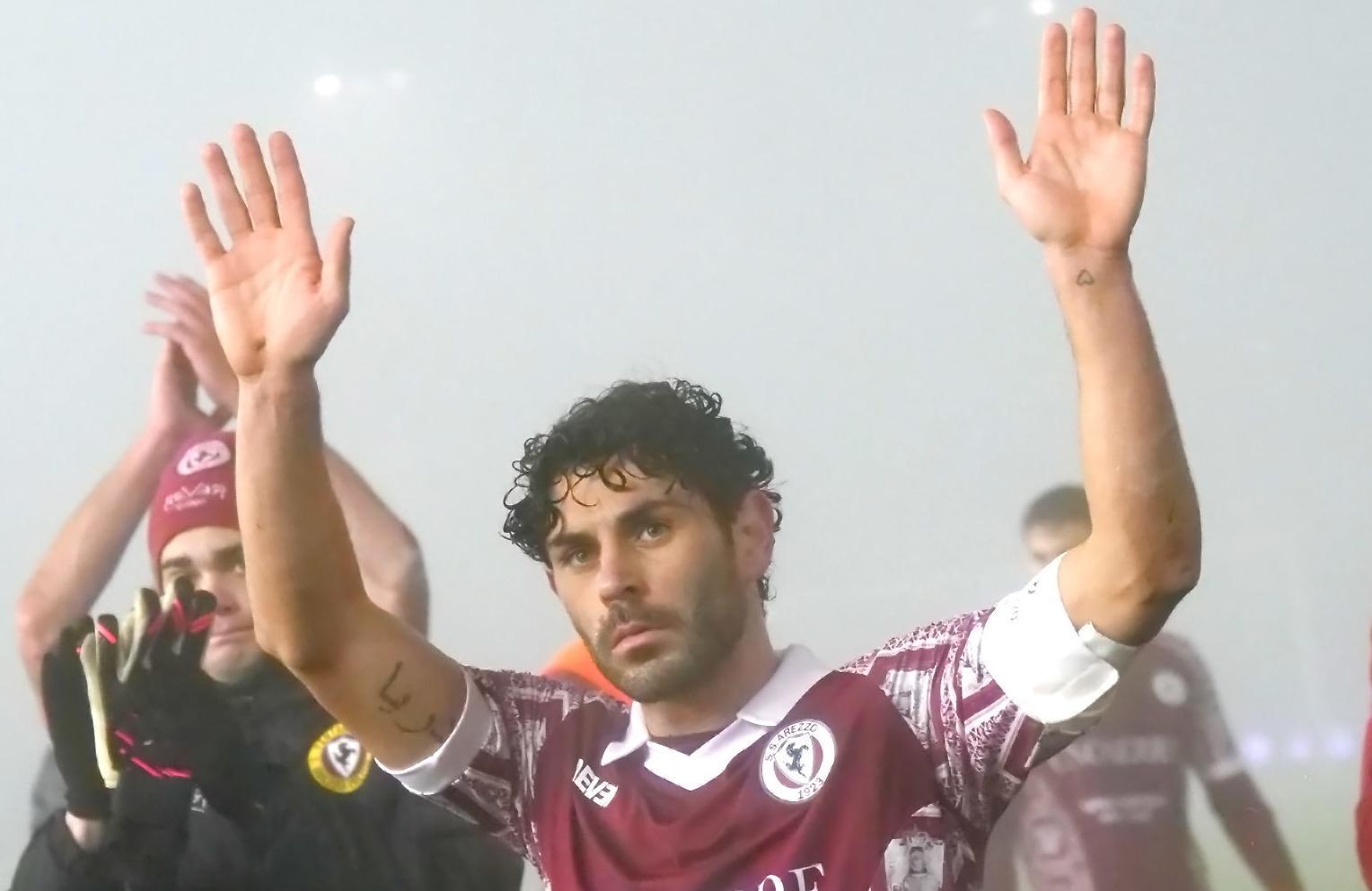 https://sport.quotidiano.net/image-service/view/acePublic/alias/contentid/MjZhYjMwMDQtY2E5Ny00/0/settembrini-neri-e-pellicano-camp-estivi-con-tre-bandiere.jpeg