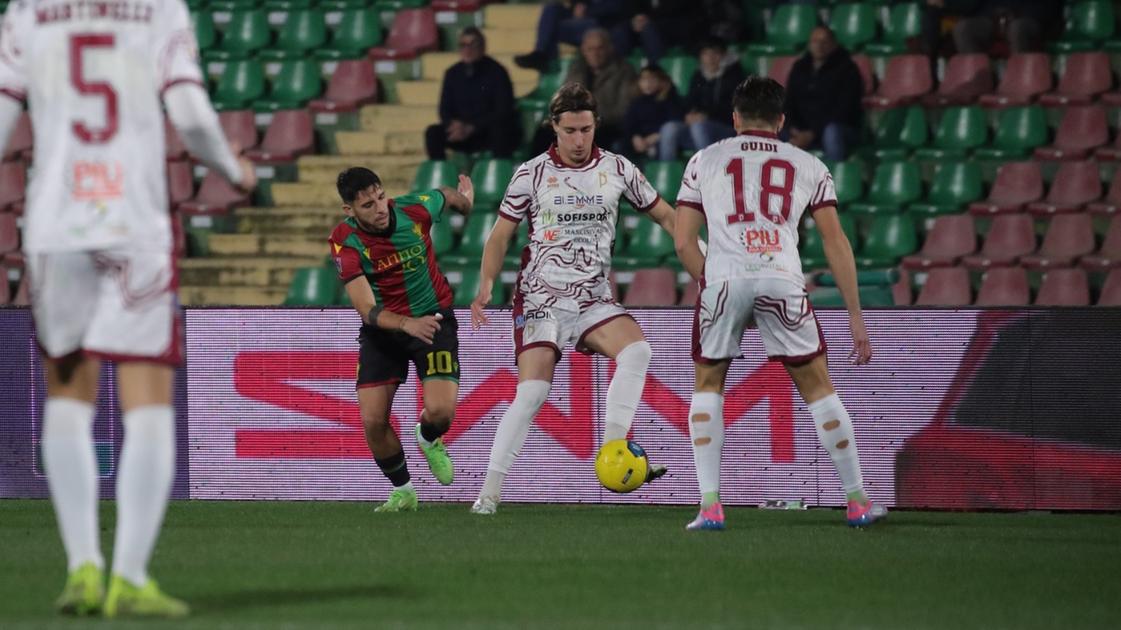 Pontedera, un punto prezioso. Con la Ternana finisce 0 0