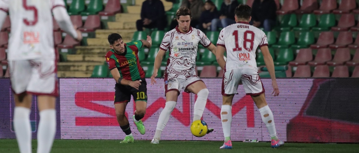 Pontedera, un punto prezioso. Con la Ternana finisce 0-0